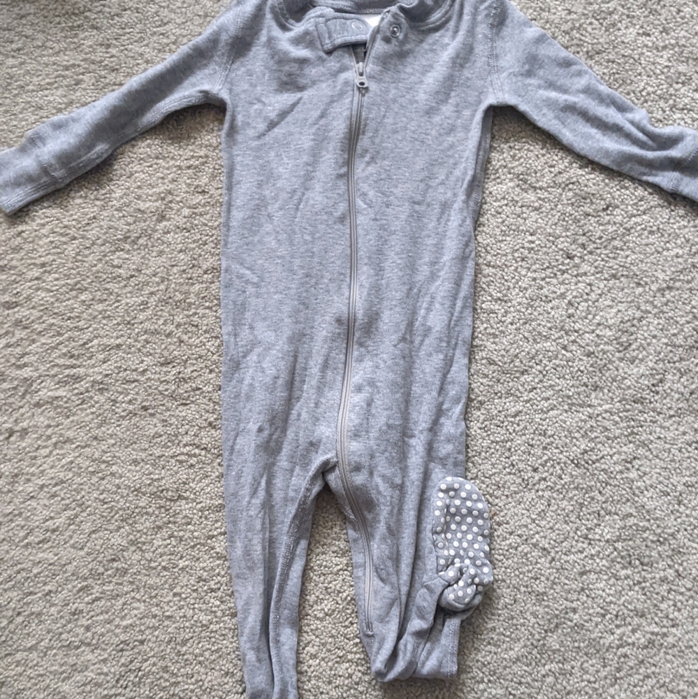 Hanna Andersson Gray foot Pajamas